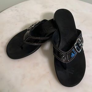 Antonio Melani leather flip flops, size 8